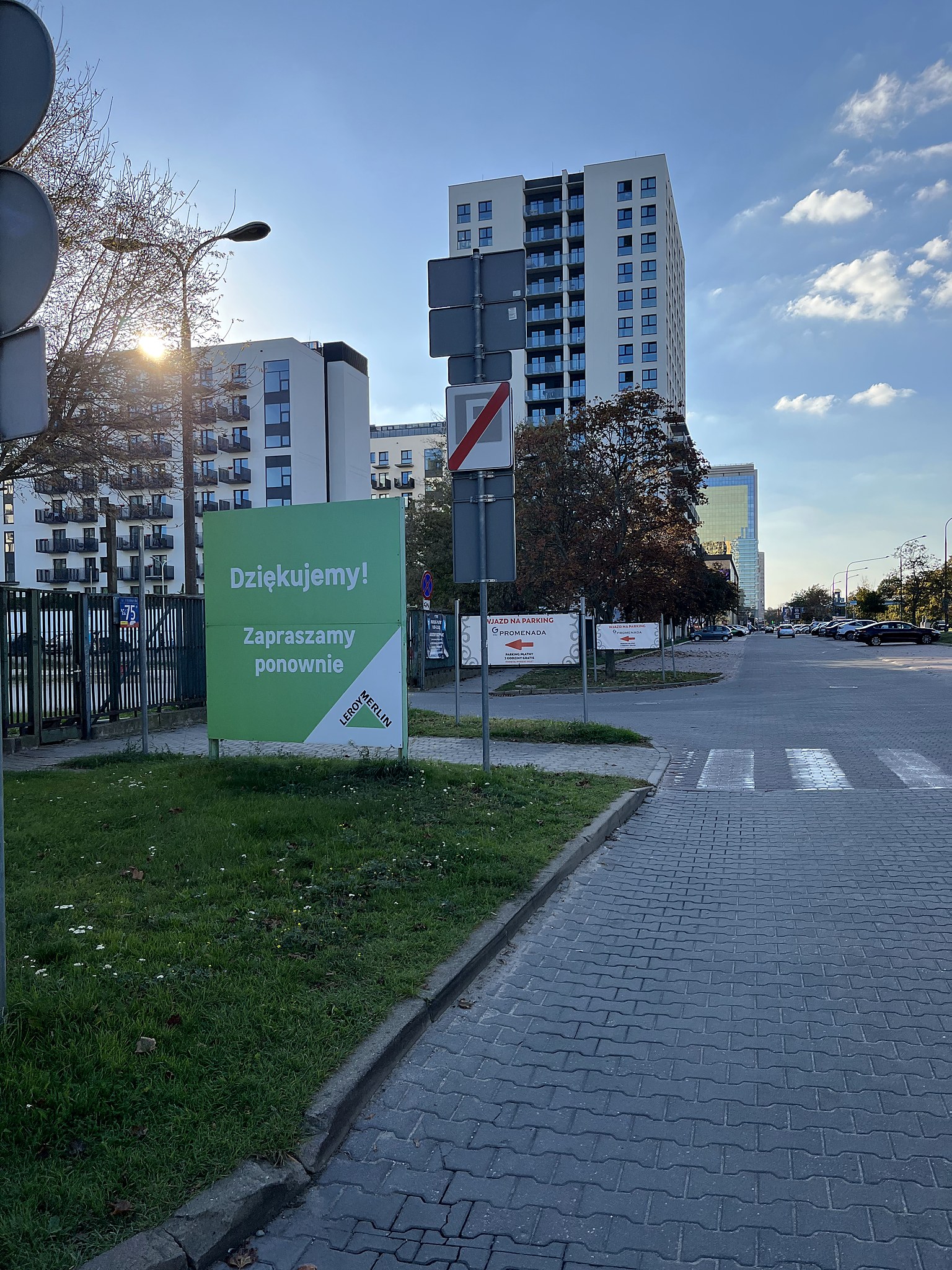 Wyjście z parkingu Leroy Merlin, dojazd do Kancelarii Adwokackiej LEX FORTE, Warszawa