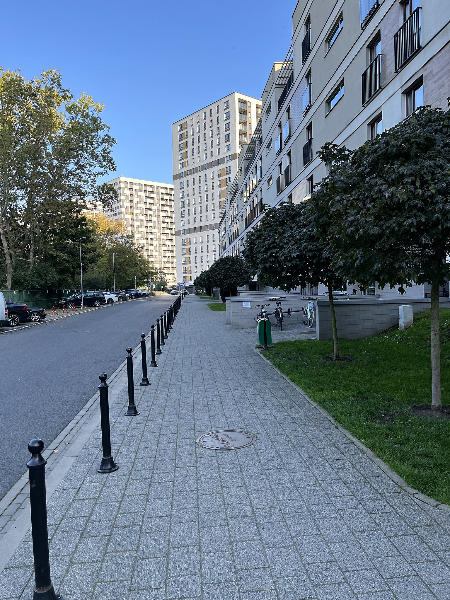 Chodnik do wejścia, ul. Jana Nowaka-Jeziorańskiego 12 lok. 34, Kancelaria Adwokacka LEX FORTE, Warszawa